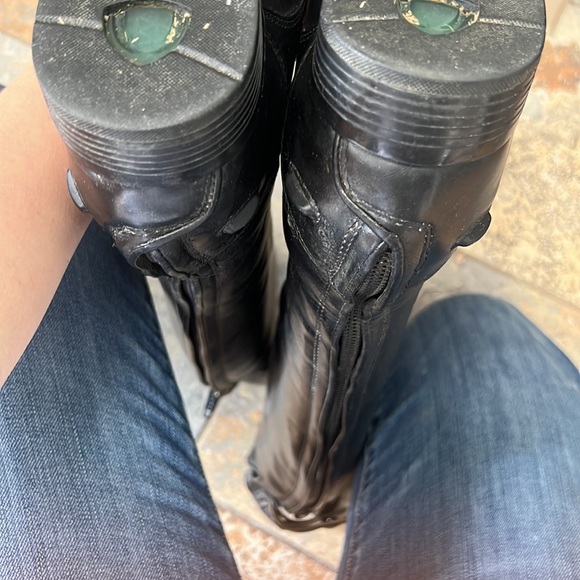 Ariat riding boots, medium height, size 7, regular calf - Picture 8 of 11